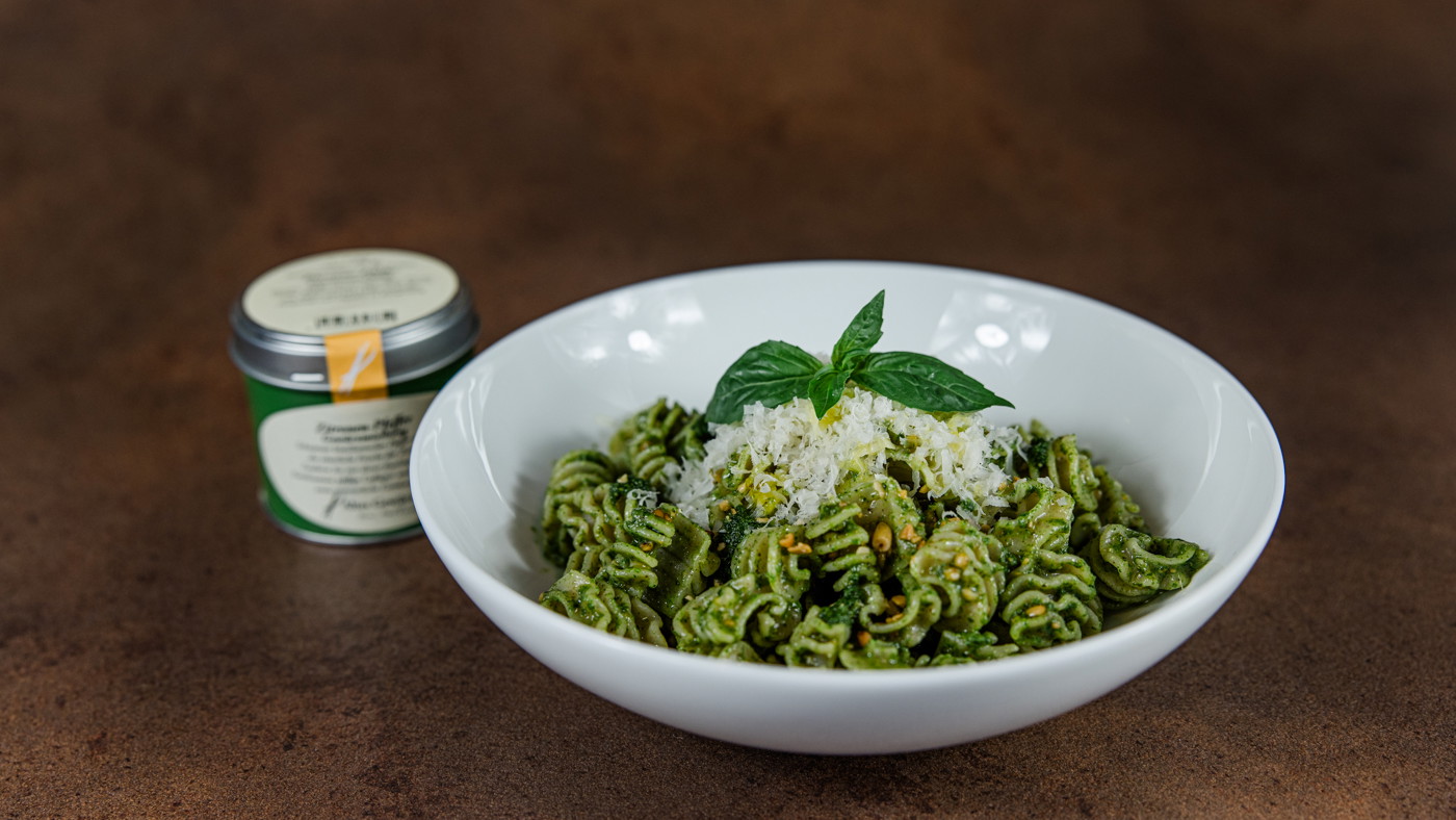 Image of Radiatori mit Zitronen-Pfeffer und Gewürzamt Pesto