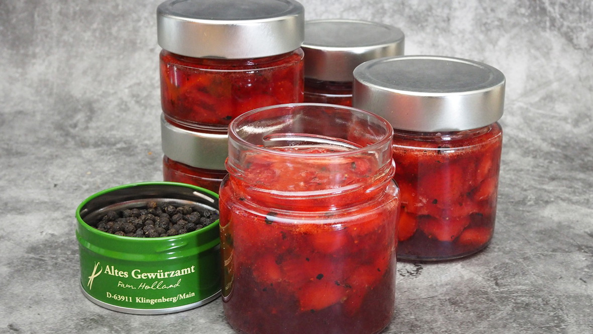 Image of Erdbeer-Marmelade mit Verbena Pfeffer