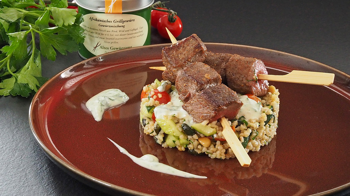 Image of Lammspieße mit Afrikanischem Grillgewürz auf Bulgur