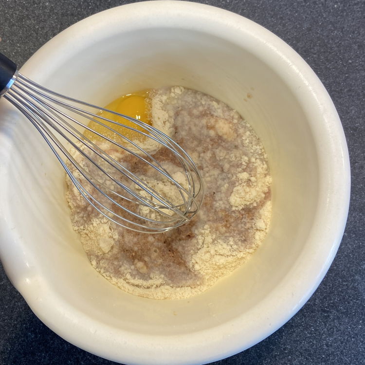 Image of Gebe nun nach und nach das Kokosmehl hinzu und verrühre...