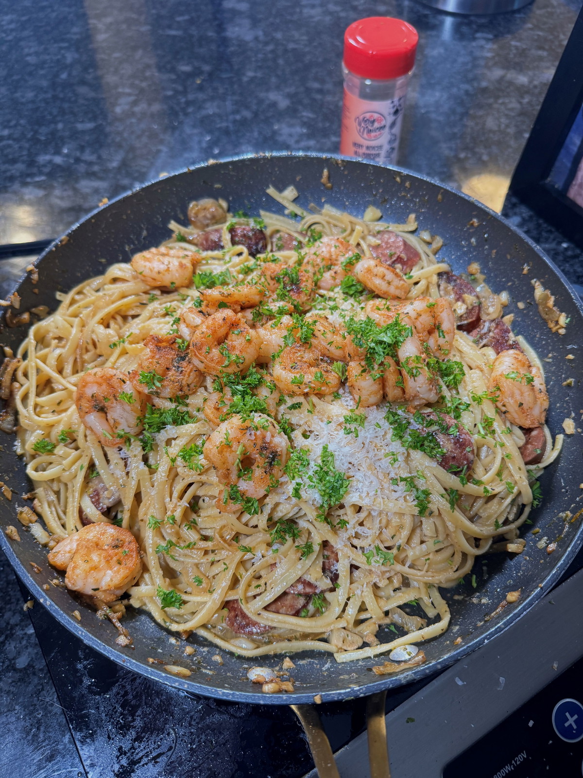 Garlicky Parmesan Linguine Pasta