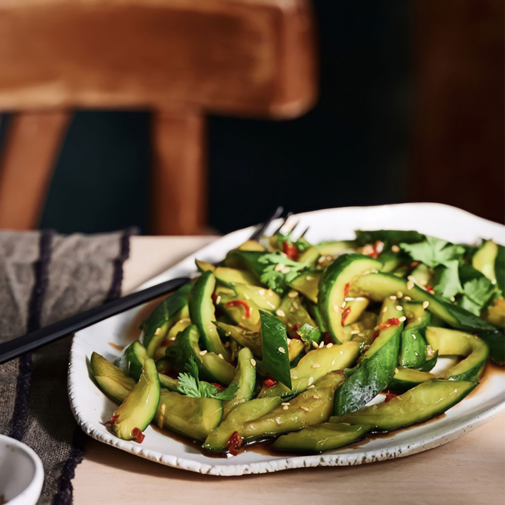 Insalata di cetrioli con condimento
