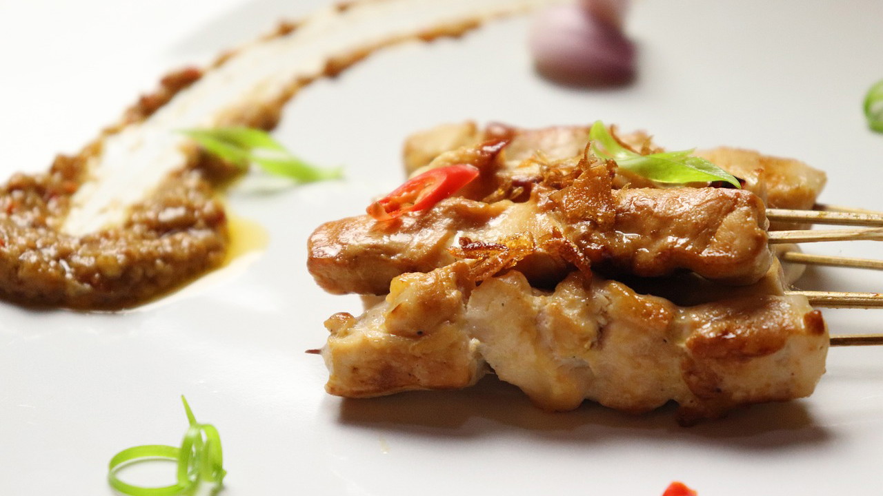 Chicken Satay Skewers with Peanut Sauce