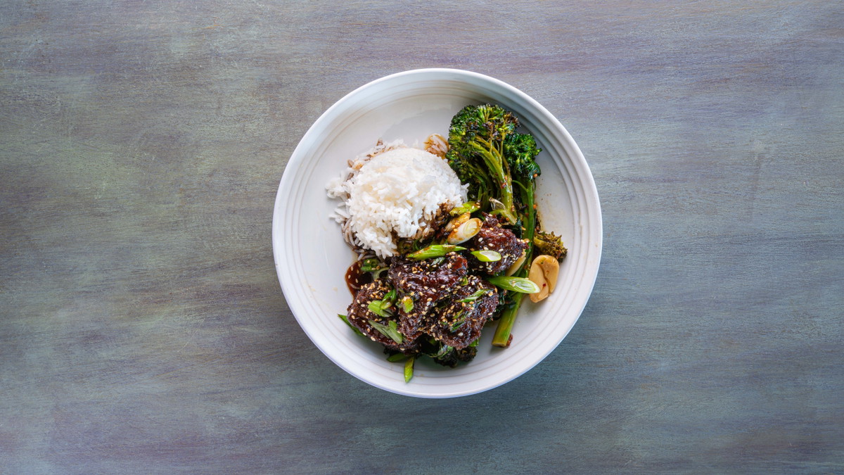 Sticky Beef with Broccoli & Steamed Rice