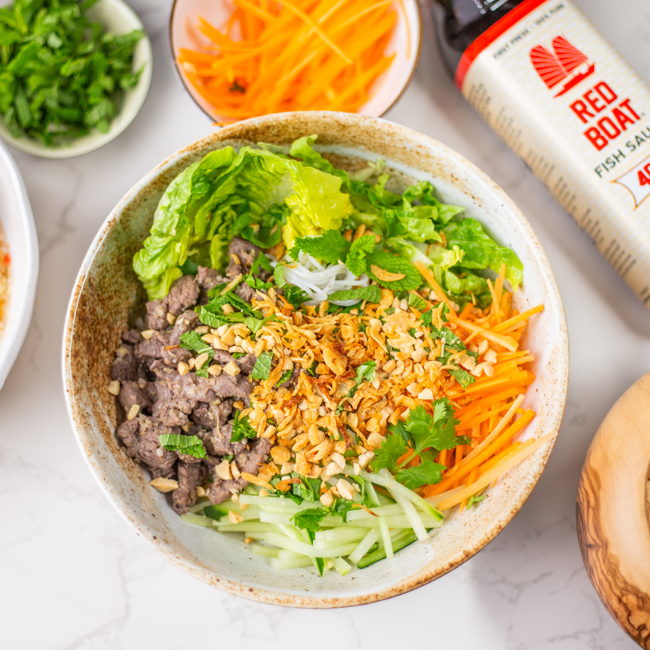 Image of Vietnamese sautéed beef noodle bowl - Bún bò xào