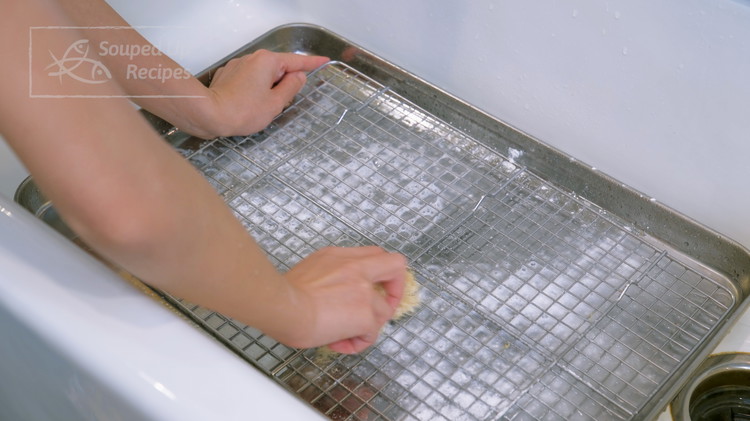 Image of No matter what you use, make sure you wash the containers thoroughly. Once done, rinse well.
