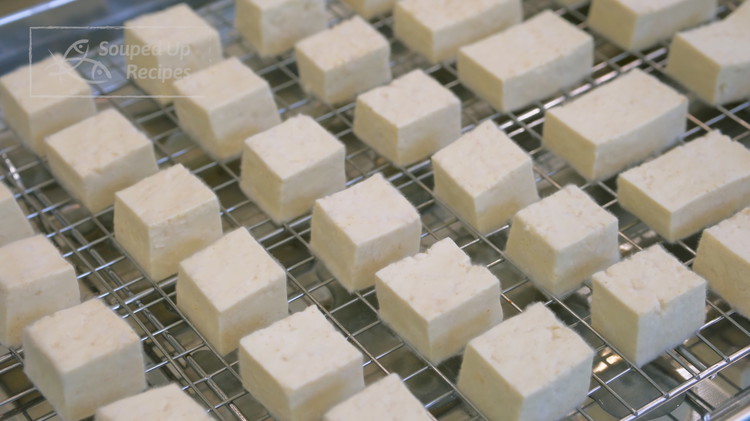 Image of 12 hours later, the tofu already started to grow some tinny fur, about 1 mm. It is short, but quite fast.