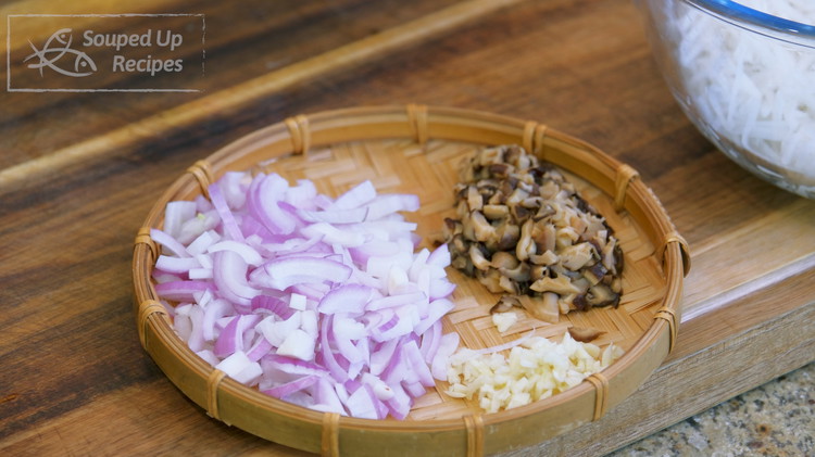 Image of While waiting, dice the shallot, garlic, the soaked shitake mushrooms, tofu puff, and the lard dregs.