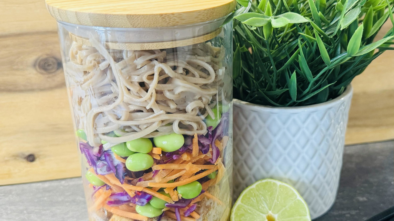 Image of Soba-Nudelsalat mit Erdnusssauce