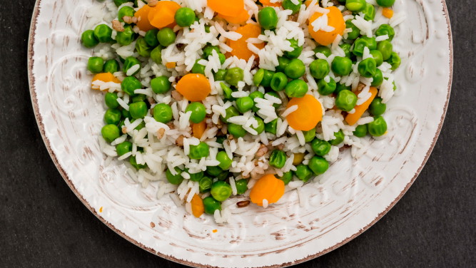 Image of White rice with peas and carrot