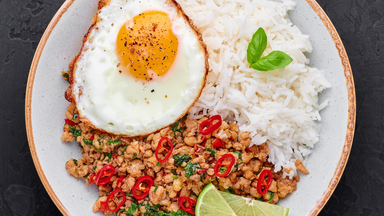 Image of Porc haché au basilic thaï (pad krapow moo saap)