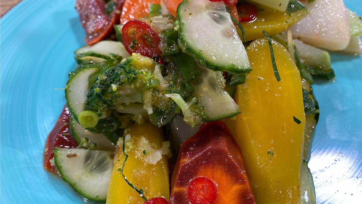 Lauwarmer Gemüsesalat mit Mango Dressing