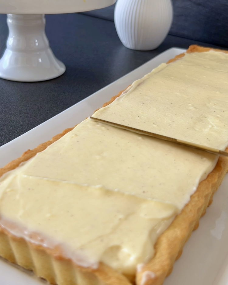 Image of Étalez cette crème sur la croûte refroidie.