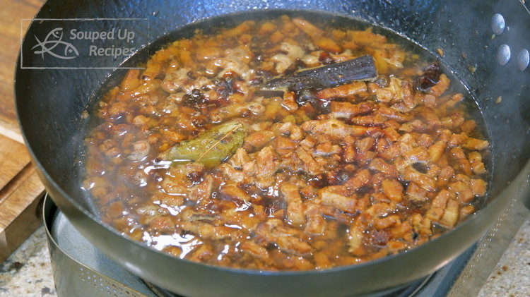 Image of Pour in 3.5 cups of water. Turn the heat to high and bring it to boil. Once it comes to a boil, turn the heat to low and let it simmer for 40 minutes.