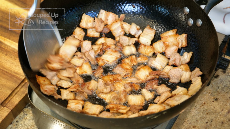 Image of Turn the heat to high and heat the wok until smoking hot. Add 1.5 tsp of oil just to lubricate the wok surface so the meat doesn’t stick to the metal while cooking. Switch the heat to medium-low and add...