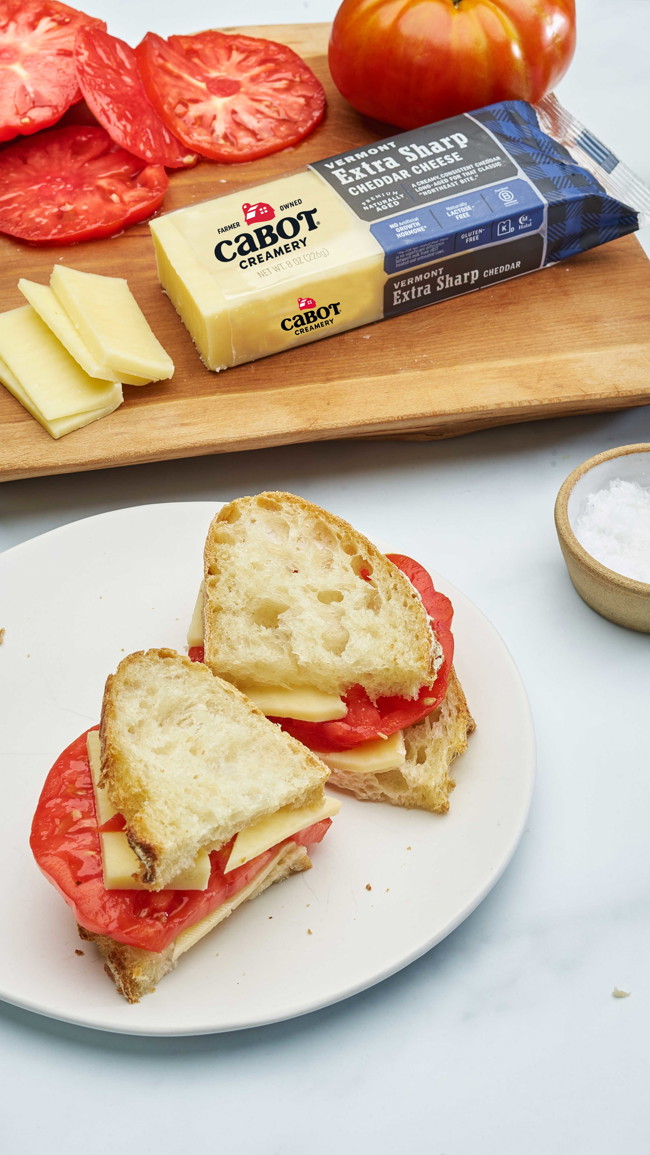 Image of Tomato and Cheddar Sandwich