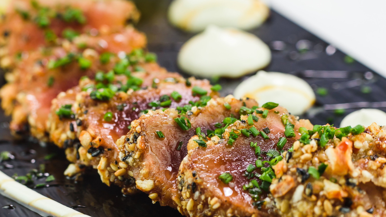 Image of Tataki de thon aux épices et sésame