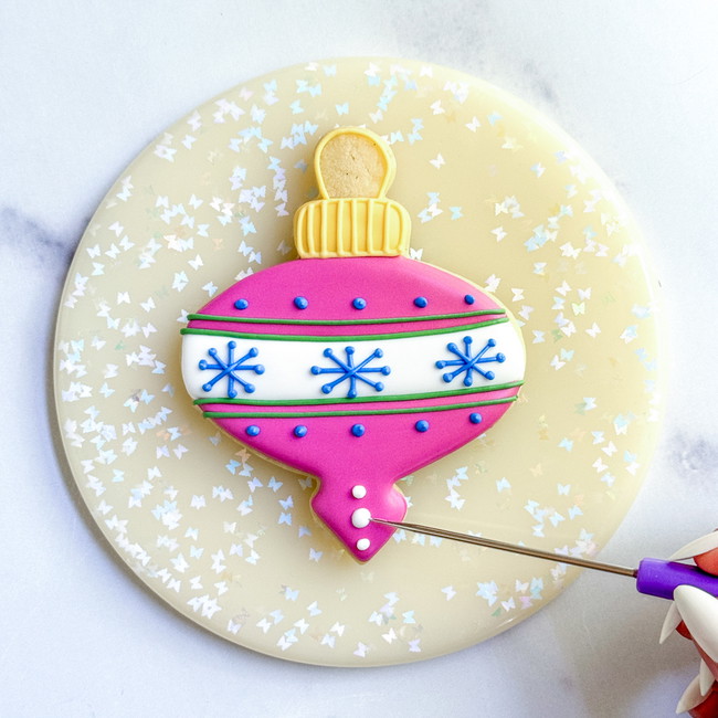 Image of Finial Ornament Decorating Tutorial