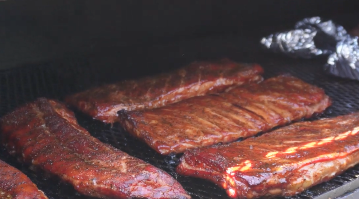 Big Poppa’s BBQ Ribs on the Jambo Pit