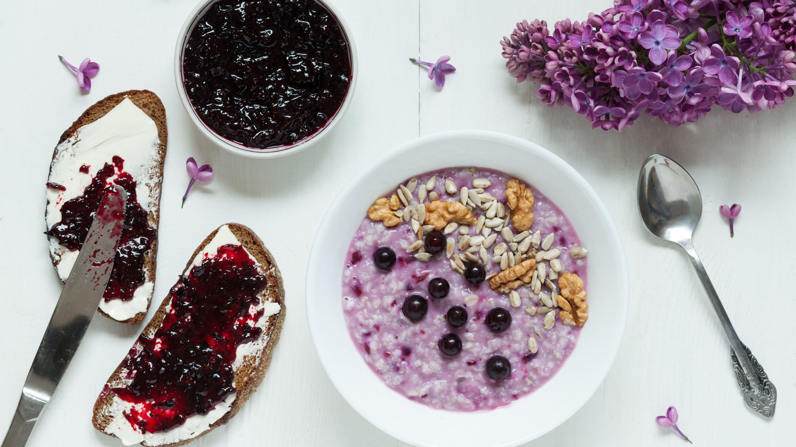 Image of Hearty Maqui Berry Oatmeal Recipe