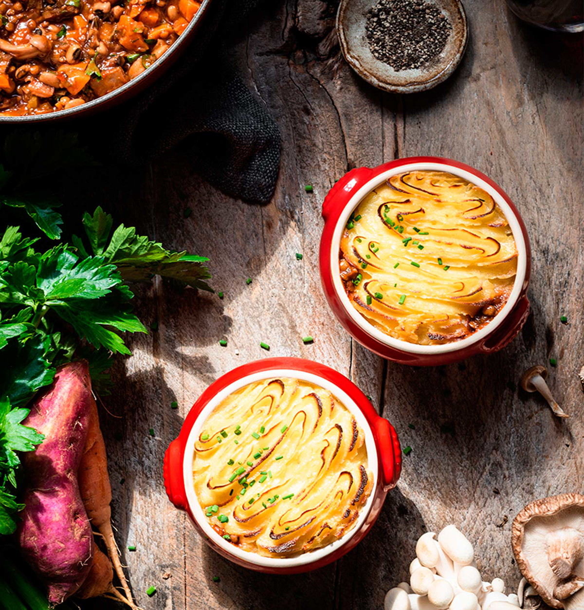 Pastel de pastor de champiñones, lentejas y alubias (Shepherd's Pie vegetariano)