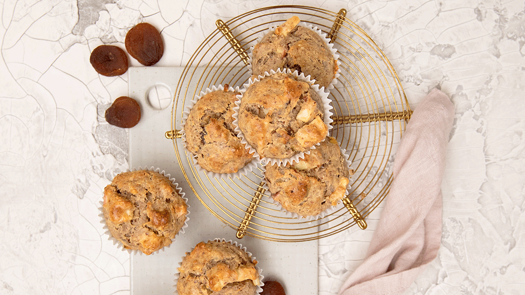 Image of Glutenfreie Muffins mit Apfel, Aprikose und Flohsamenschalen 