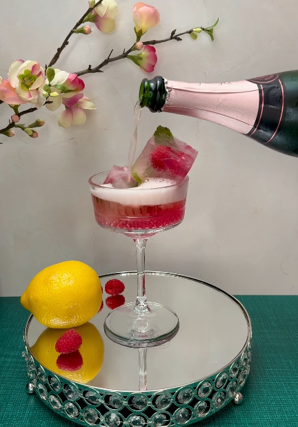 Skinny Raspberry Lemonade Spritzer Recipe thumbnail