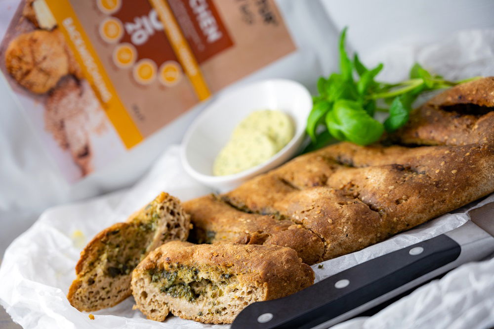 KRÄUTER-BAGUETTE aus Backmischung BRÖTCHEN NO20 – SESAM – KETOFAKTUR®