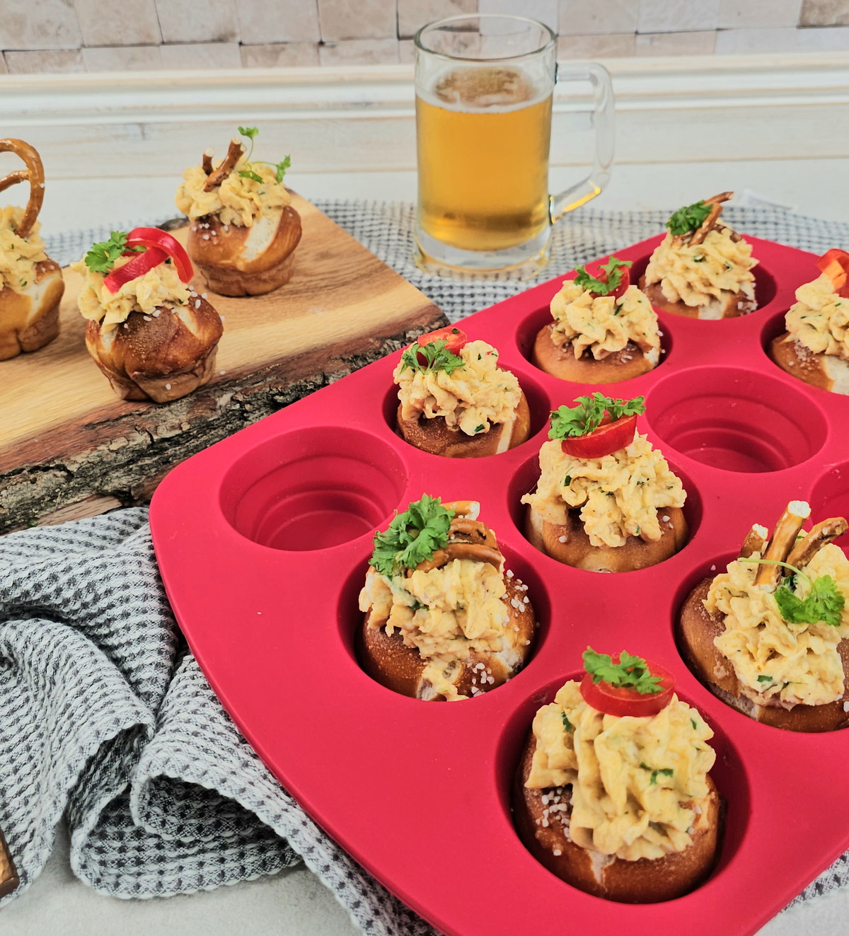Laugenmuffins mit Obatzter-Topping