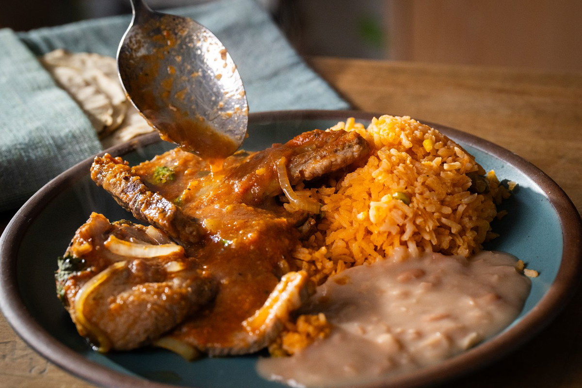 Chuletas en Salsa (Pork Chops in Salsa)