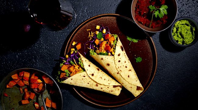 Image of Herbstliche Tacos mit Kürbis und Röstzwiebelsalsa