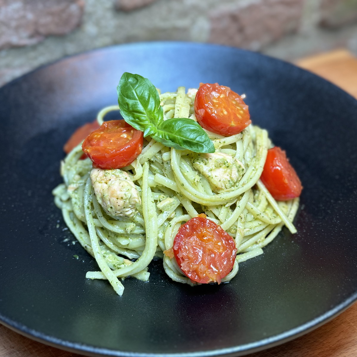 Creamy salmon pasta pesto