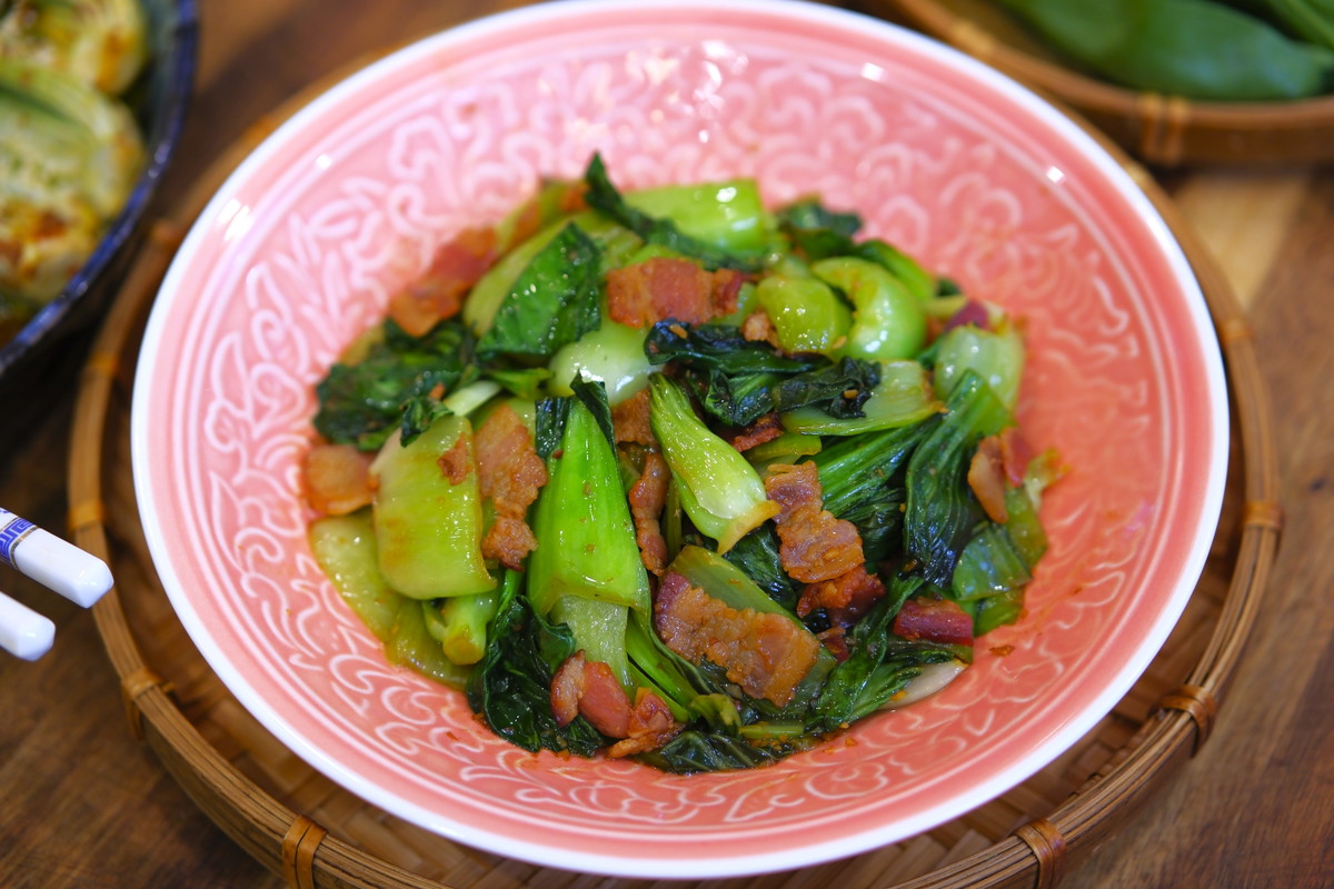 Bok Choy and Bacon Stir-fry Recipes (Ready in 5 Minutes)
