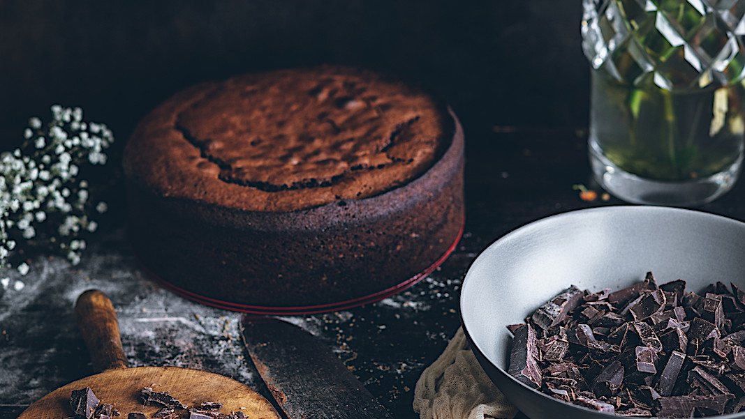 Image of Pastel de chocolate con aceite de oliva y ganache de chocolate