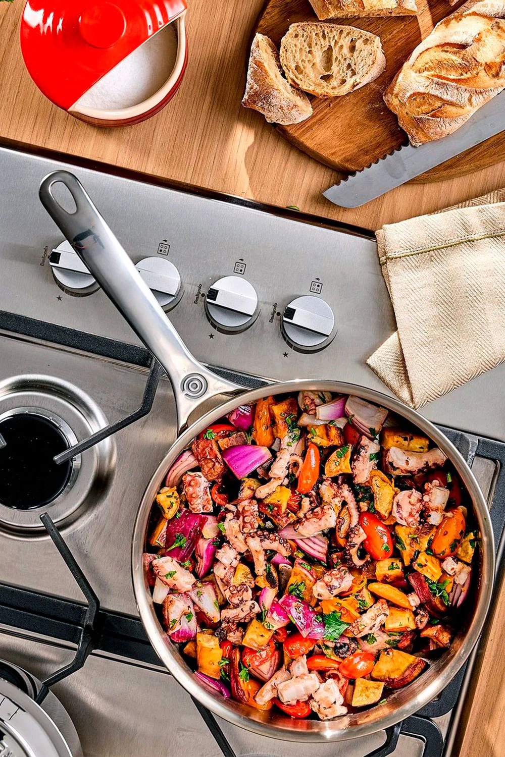 Sauté de poulpe avec pommes de terre rôties au paprika