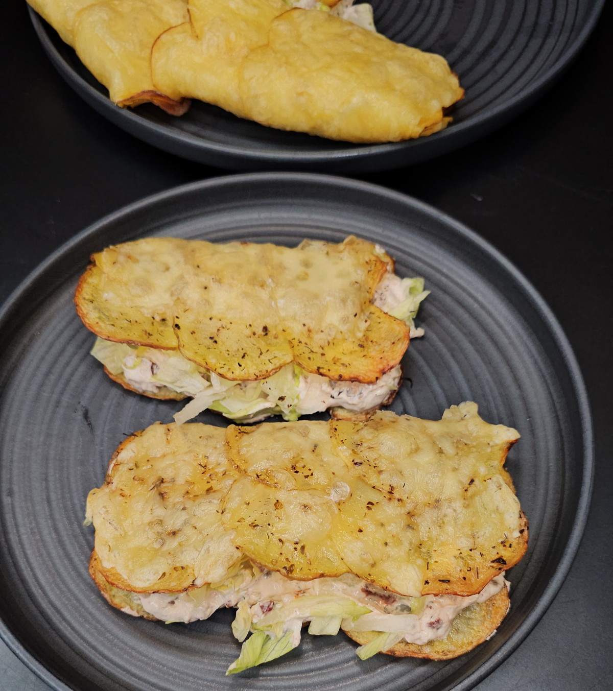Kartoffel-Sandwiches mit Kräuter-Tomatenquark