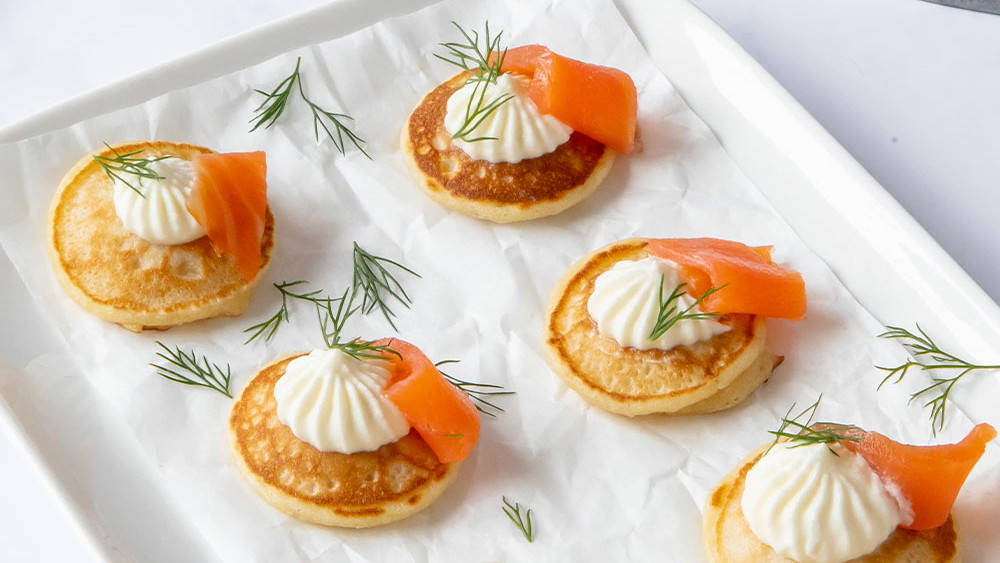 Image of Blinis de salmón y chantilly de eneldo