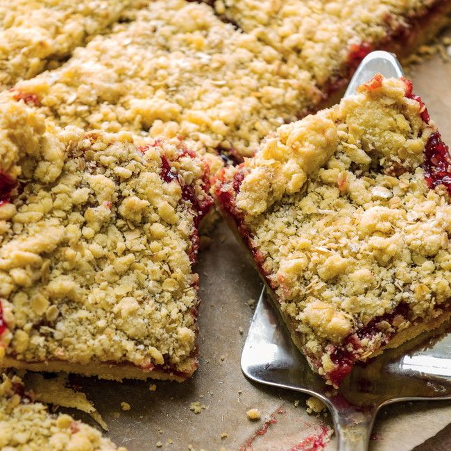 Image of RHUBARB CRUMBLE SLICE WITH WOMERSLEY STRAWBERRY & MINT VINEGAR