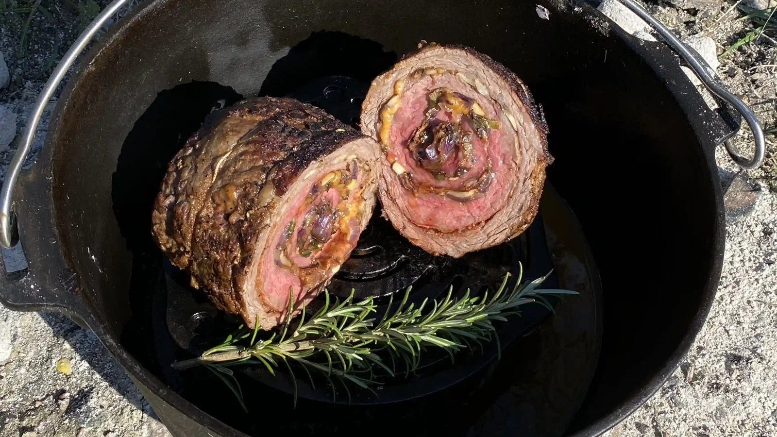 Image of Skirt Steak Roulade – XXL-Roulade aus dem Dutch Oven