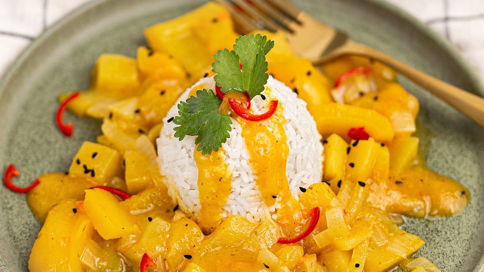 Image of FRUCHTIG-WÜRZIGE MANGO MIT KOKOSREIS