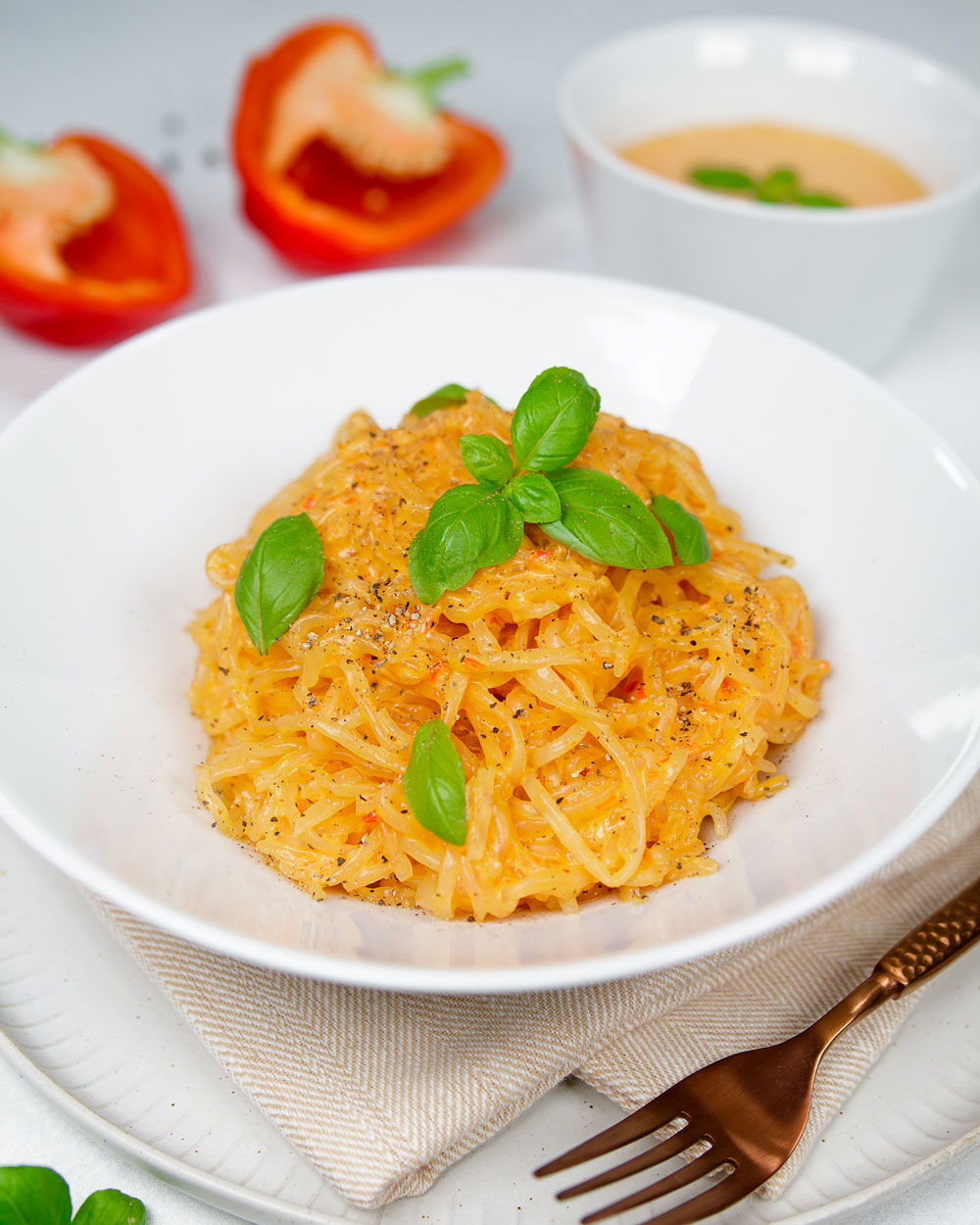 Würzige Konjakpasta mit Paprikasoße – Shileo