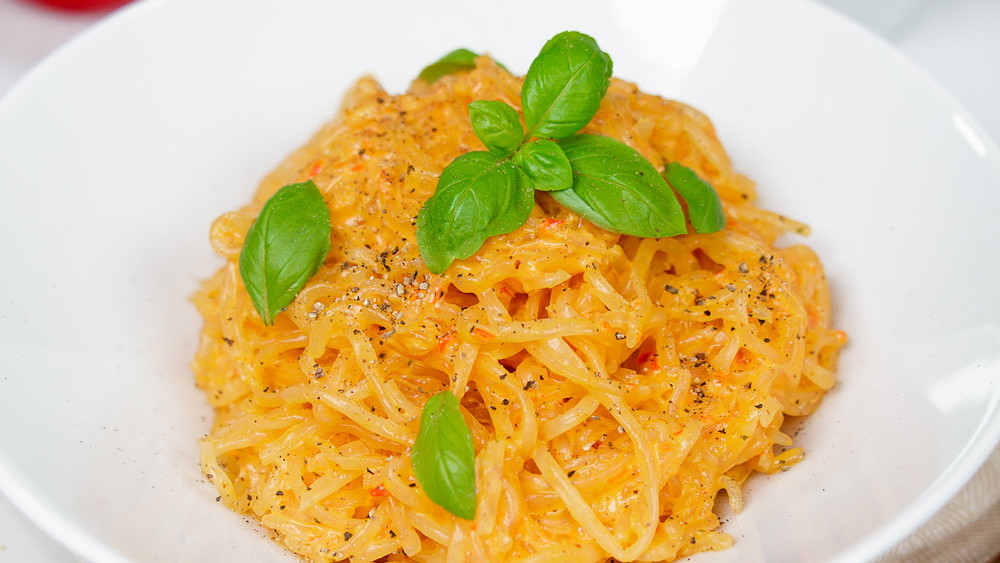 Würzige Konjakpasta mit Paprikasoße