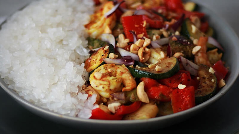 Würziges Erdnuss- Garnelen- Curry mit verschiedenem Gemüse