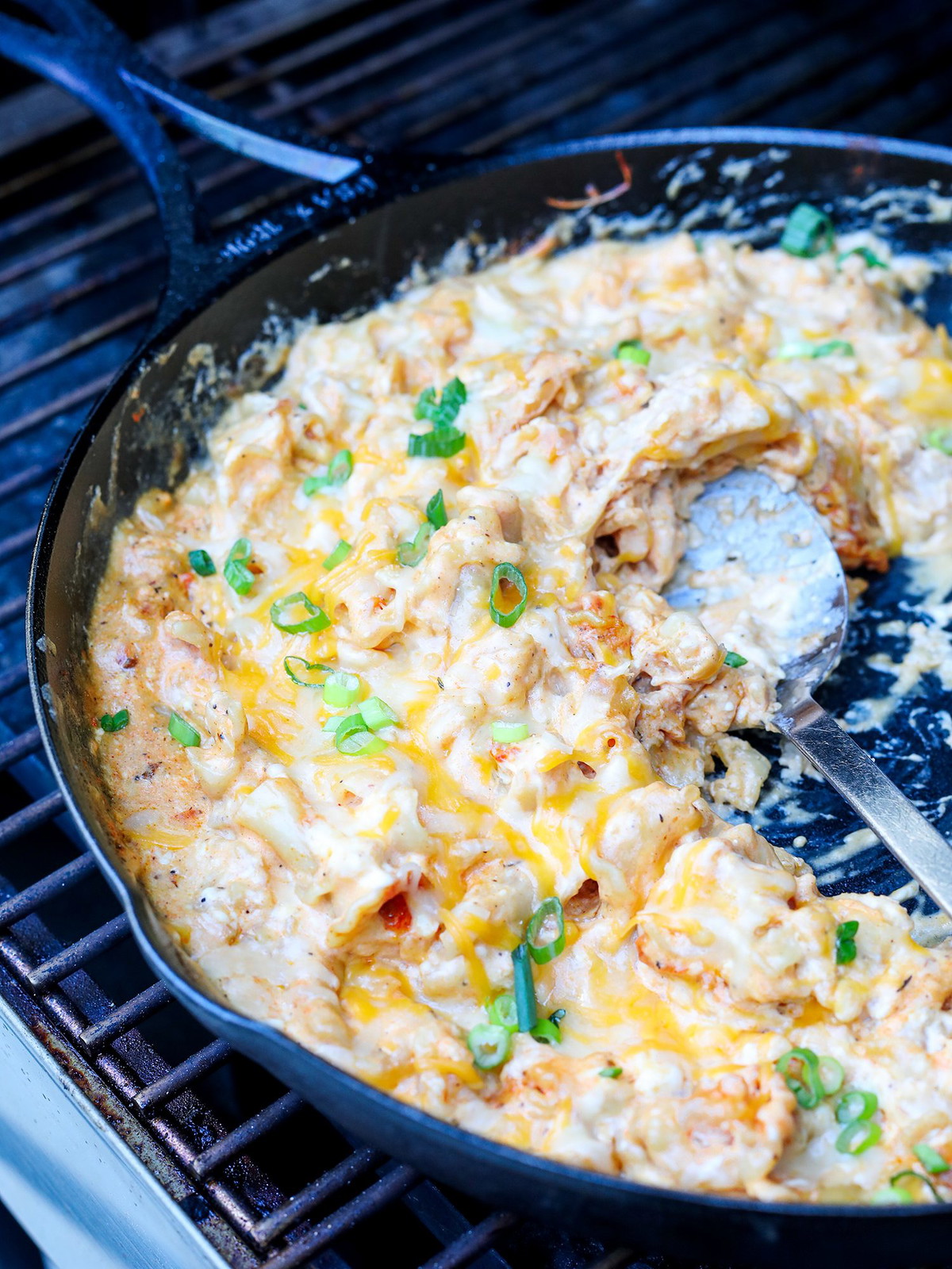 Black & Bleu Smoked Mac & Cheese