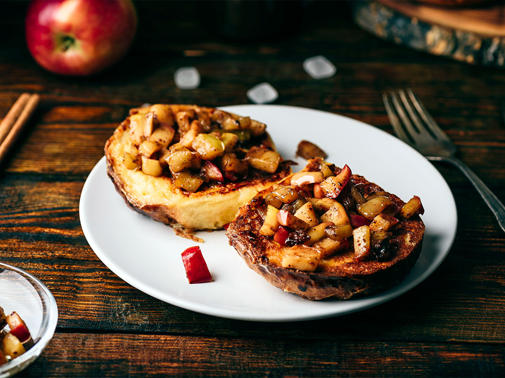 Tostadas francesas con manzana asada con canela
