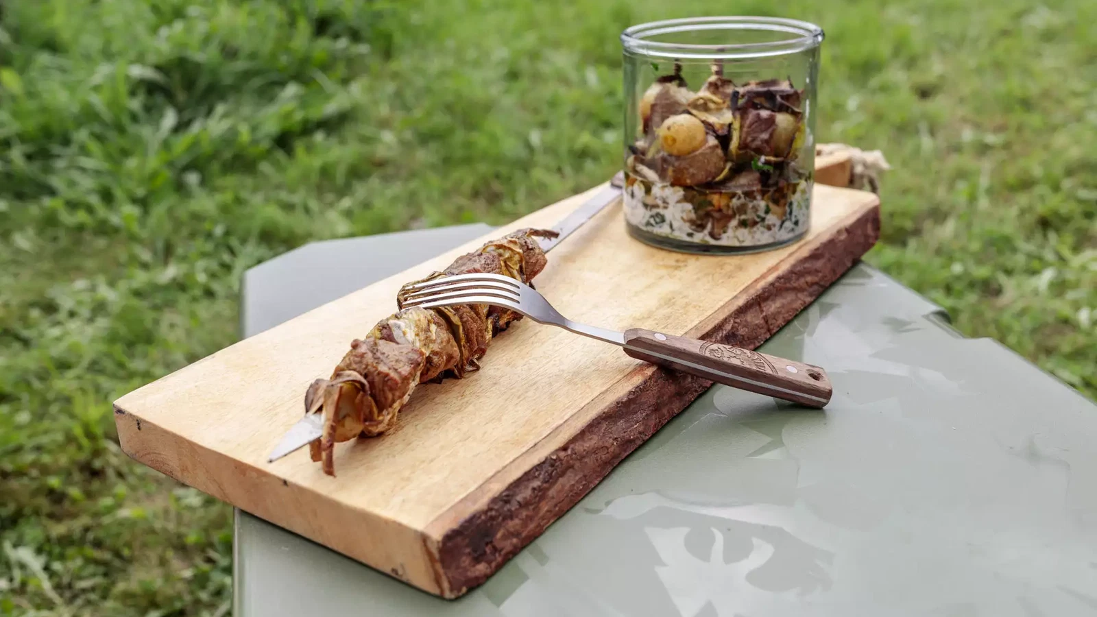 Image of Lammspieß mit Cognac-Waldpilzen und Feldsalat á la Creme