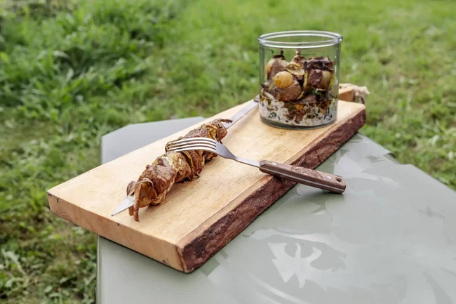 Image of Lammspieß mit Cognac-Waldpilzen und Feldsalat á la Creme