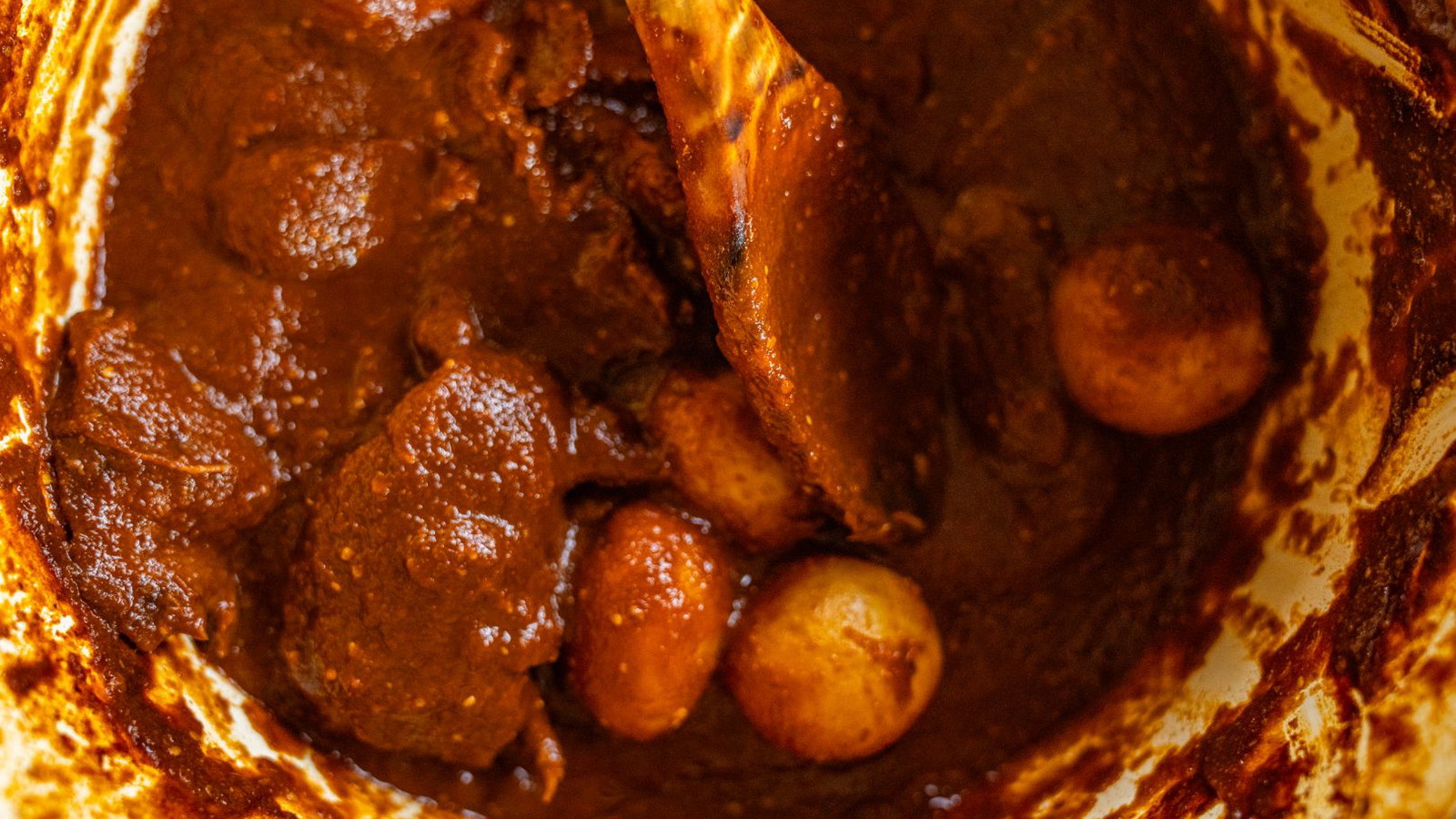 Bistec en Chile Pasilla (Steak in Pasilla Chile Sauce)-image