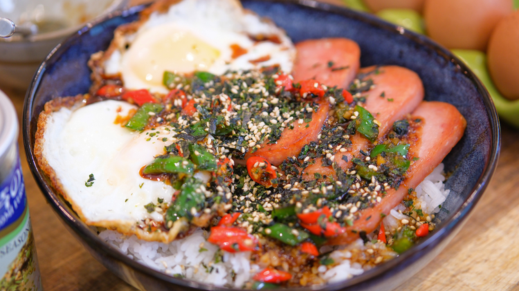Image of Have you had experiences where sometimes you just suddenly felt super hungry at midnight and craved food, especially for carbs? The third recipe, 东北老式拌饭， is perfect for this type of emergency hunger because it is really fulfilling, and the total preparation...