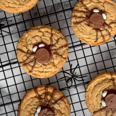 Image of Easy Halloween Cookie Recipe: Spider Cookies